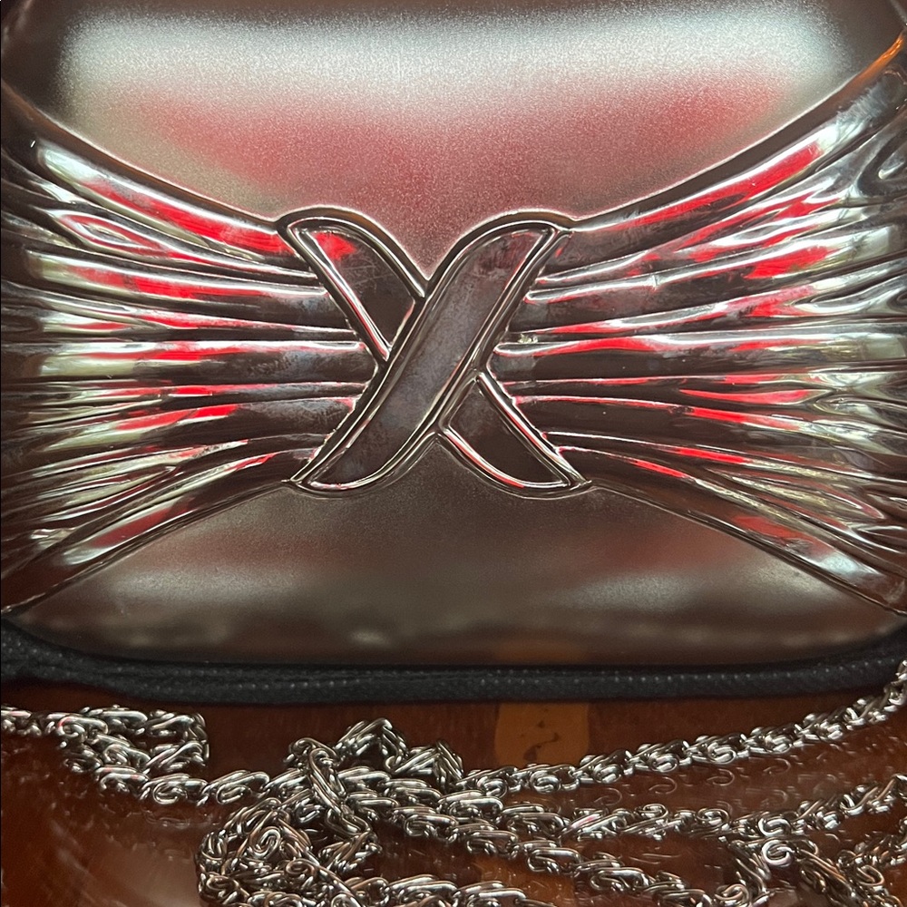 Vintage Chic Silver Metallic Finish Women's Clutch with Cross Body Chain Strap